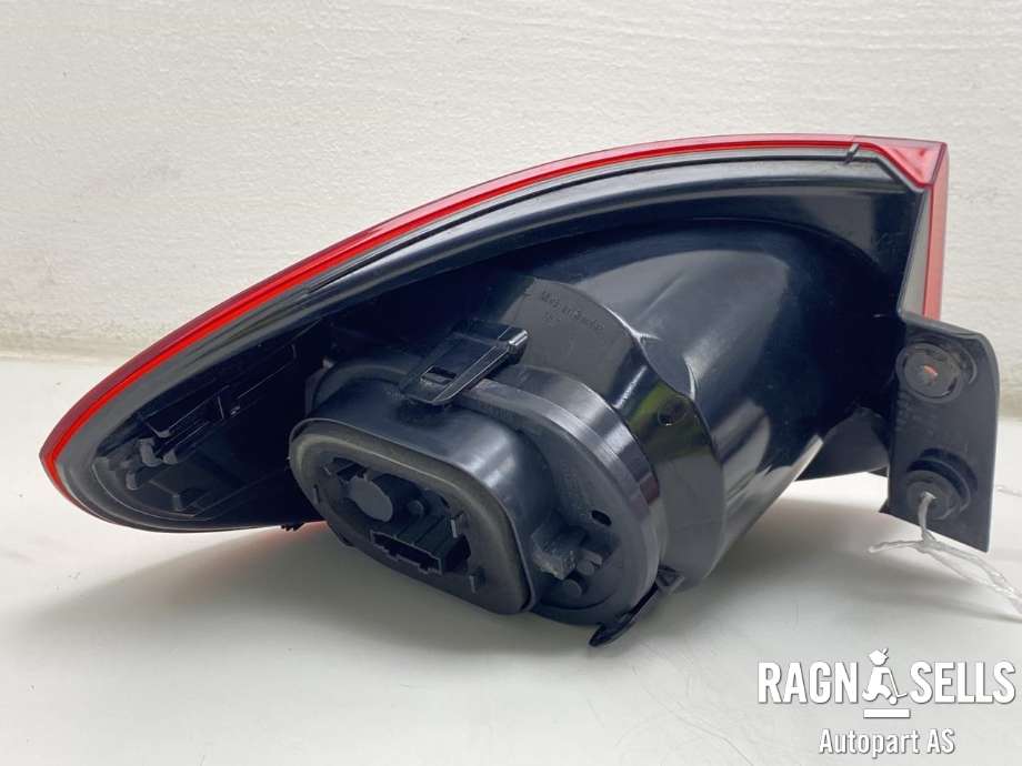 Baklykt høyre ytre til VW Tiguan 2007-2011 (Type I, Fase 1)  (5N0 945 096 H|5N0 945 112 D|)