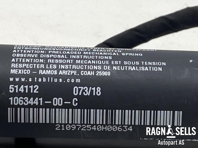 Diverse deler til Tesla Model X 2016-->>  (STABILUS|1063441-00-C|514112|)