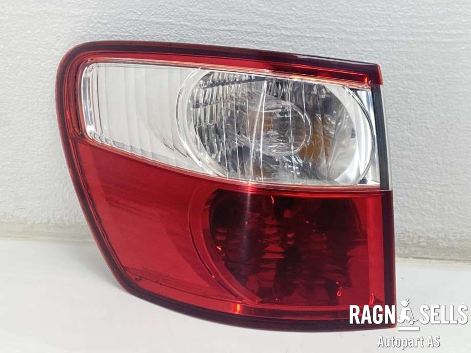 Baklykt venstre til Toyota Avensis, Verso 2001-2009 (8156044160|)