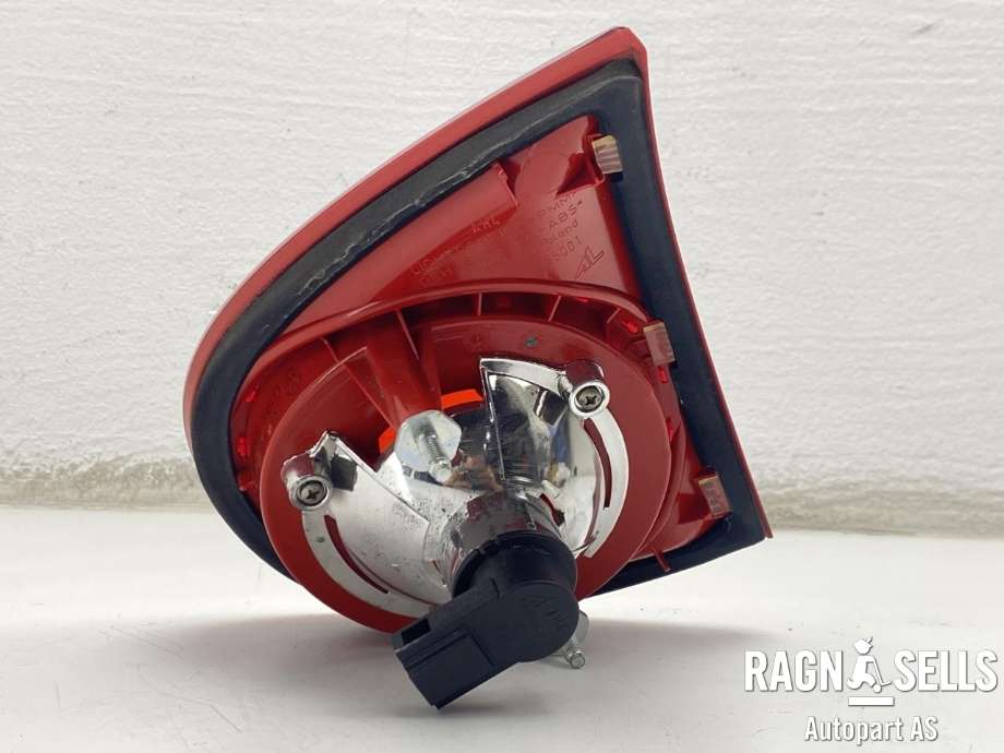 Baklykt venstre indre til VW Golf V, Combi 2003-2008  (C 1K6 945 093 E|)