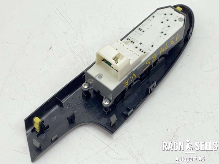Bryter ruteheis førerdørspanel til Toyota Urban Cruiser 2009-2014  (914-1R11|7423-52370|)