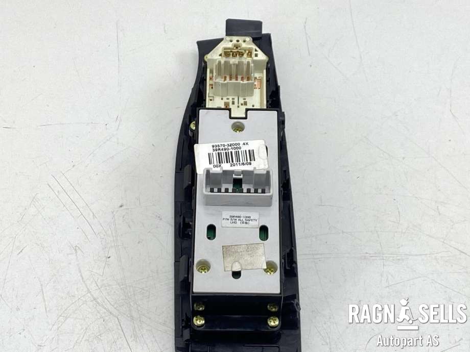 Bryter ruteheis førerdørspanel til Hyundai i40 2012-2017  (935703Z0004X|39R490-1000|935703Z000)