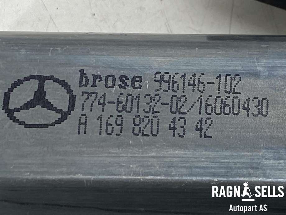 Ruteheis, kun motor, venstre foran til Mercedes B-Klasse 2008-2011 (Fase 2) (W245) (W245) (BROSE|996146-102|774-60132-02/16060430|169 820 43 42)