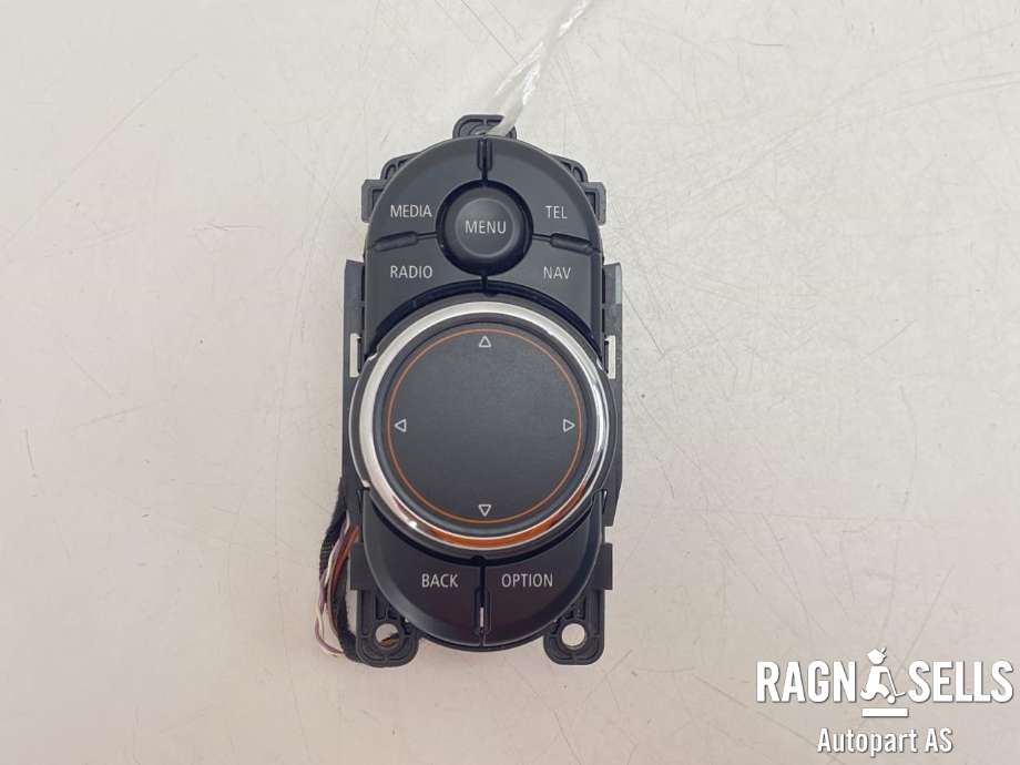 Bilstereo diverse til Mini One/Cooper 2014-->> (F54-57) (F54-57) (65 82 9 866 932|65829350735|A 4723122)
