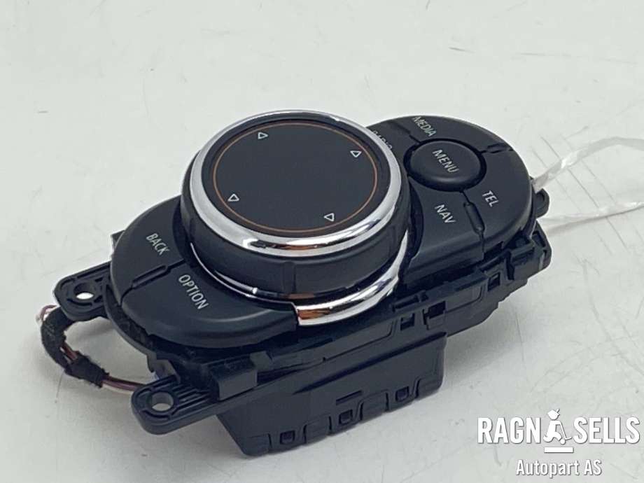 Bilstereo diverse til Mini One/Cooper 2014-->> (F54-57) (F54-57) (65 82 9 866 932|65829350735|A 4723122)