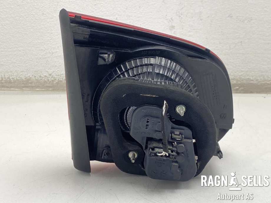 Baklykt høyre indre til VW Golf VI 2008-2012  (5K0 945 094 K|)