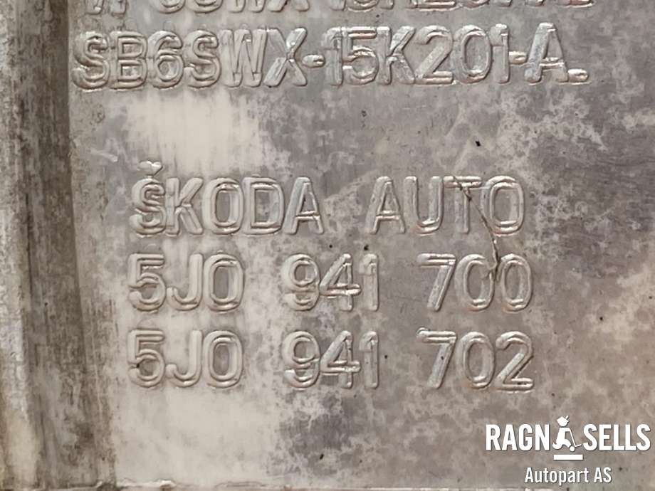 Tåkelykt venstre foran til Škoda Fabia 2007-2010 (Type II, Fase 1)  (5J0 941 700|5J0 941 702|)
