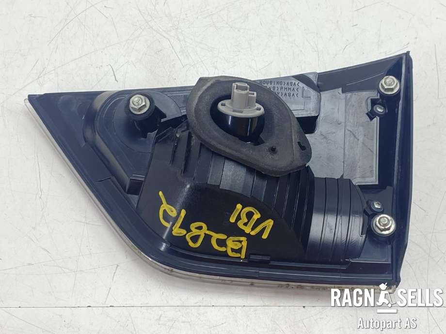 Baklykt venstre indre til Mitsubishi Outlander 2007-2010 (Type II, Fase 1)  (8331A005|)