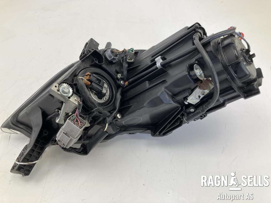 Frontlykt venstre halogen til Mitsubishi i-MiEV 2010-->> (8301B309|)
