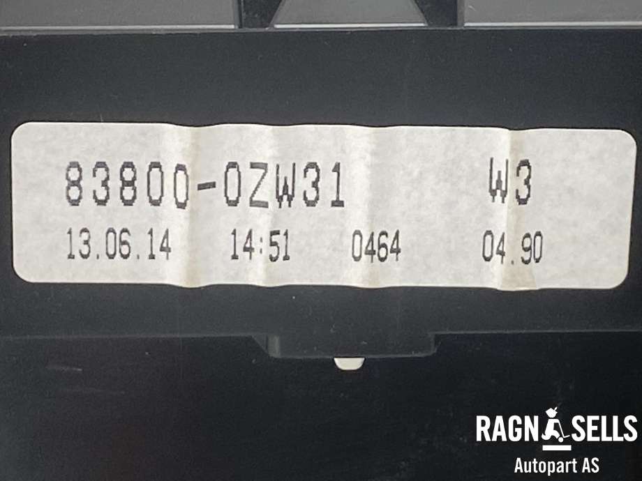 Instrumentpanel til Toyota Auris 2013-2015 (Type II, Fase 1)  (838000ZW31|)