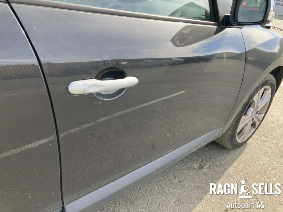 Dør høyre foran til Renault Megane 2009-2016 Type III  (801003028R|801009742R|)