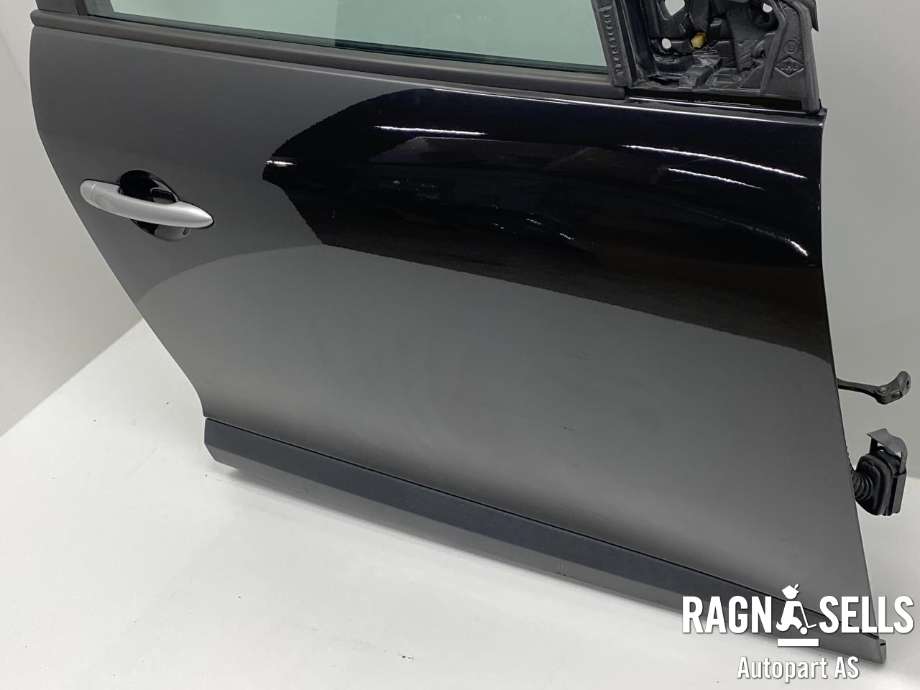 Dør høyre foran til Renault Megane 2009-2016 Type III  (801003028R|801009742R|)