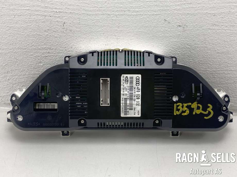 Instrumentpanel til Audi A6, Allroad 2006-2008 (Type II, Fase 1) (C6) (C6) (MAGNETI MARELLI|4F0920932|)