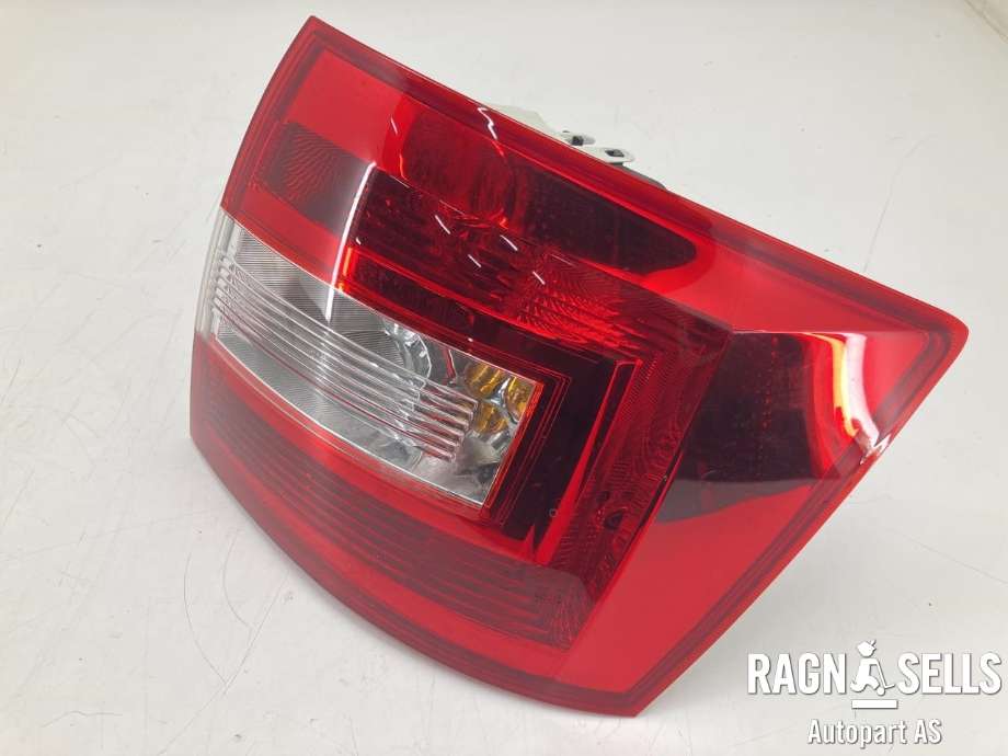 Baklykt høyre til Škoda Rapid 2012-2019  (5JJ945112| 5JJ945258|)