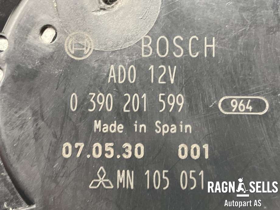Viskermotor bakrute til Mitsubishi Colt 2004-2008 (Type VII, Fase 1)  (MN105051|)