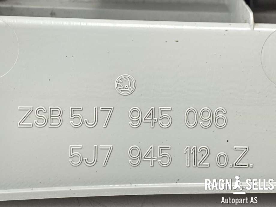 Baklykt høyre til Škoda Roomster 2006-2010 (Fase 1)  (5J7945096|5J7945112|)