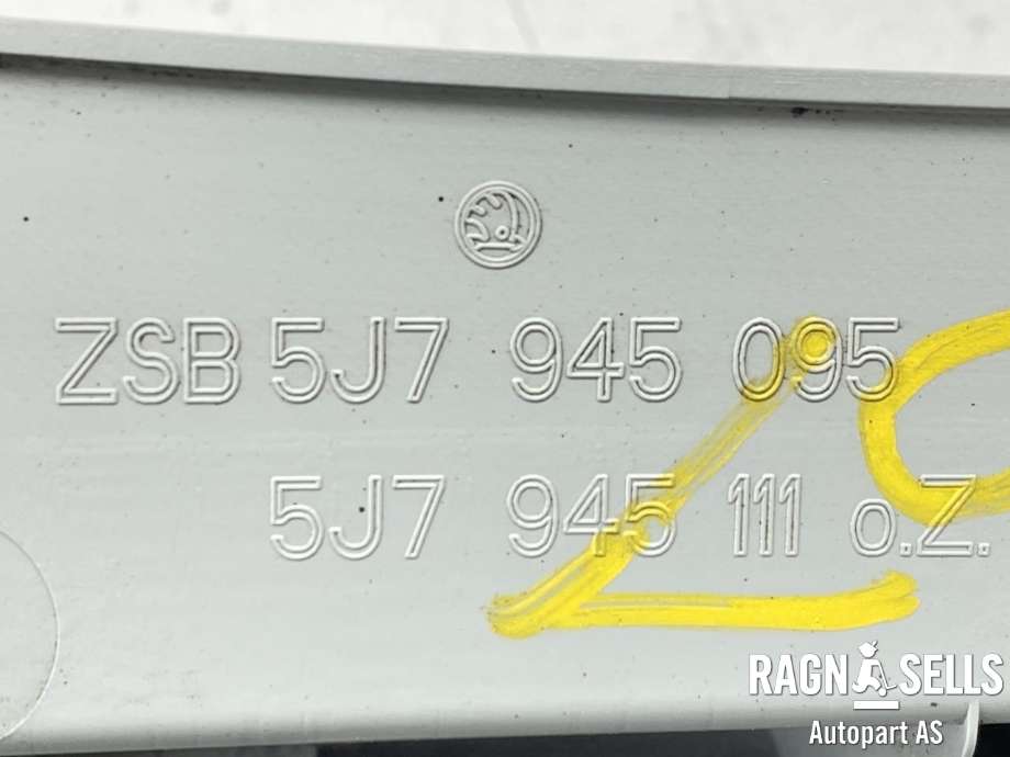 Baklykt venstre til Škoda Roomster 2006-2010 (Fase 1)  (5J7945095|5J7945111|)