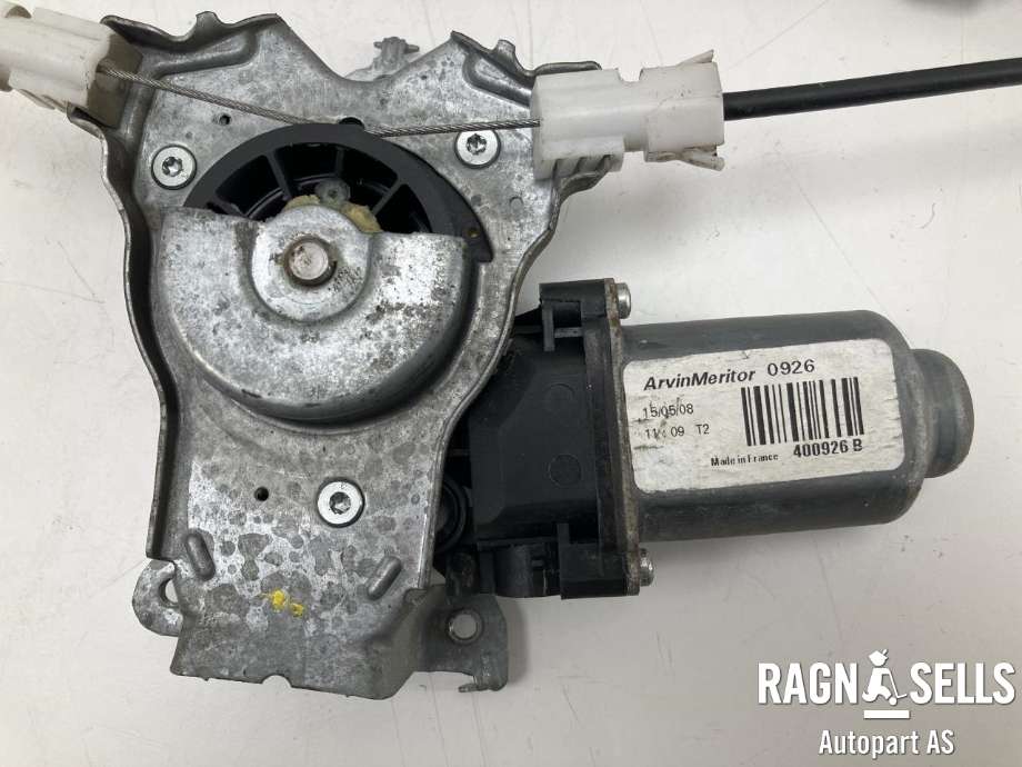 Ruteheis høyre bak til Nissan Navara 2005-2010 (Fase 1) (D40) (D40) (827303X30A| 827003X30A|)