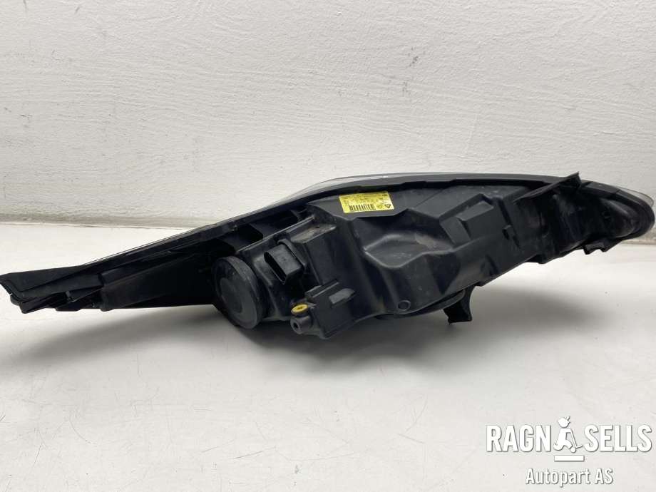 Frontlykt venstre halogen til Ford Fiesta 2008-2012 (Type VI, Fase 1)  (HELLA|8A61-13W030-CH|8A61-13W030-CG|1740028)