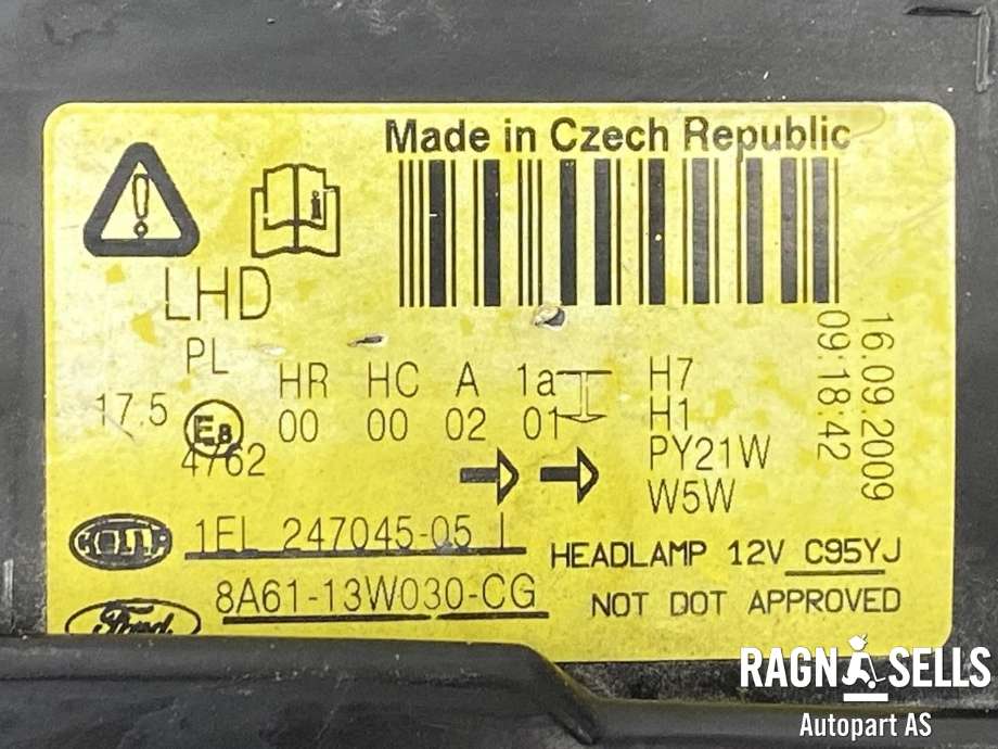 Frontlykt venstre halogen til Ford Fiesta 2008-2012 (Type VI, Fase 1)  (HELLA|8A61-13W030-CH|8A61-13W030-CG|1740028)