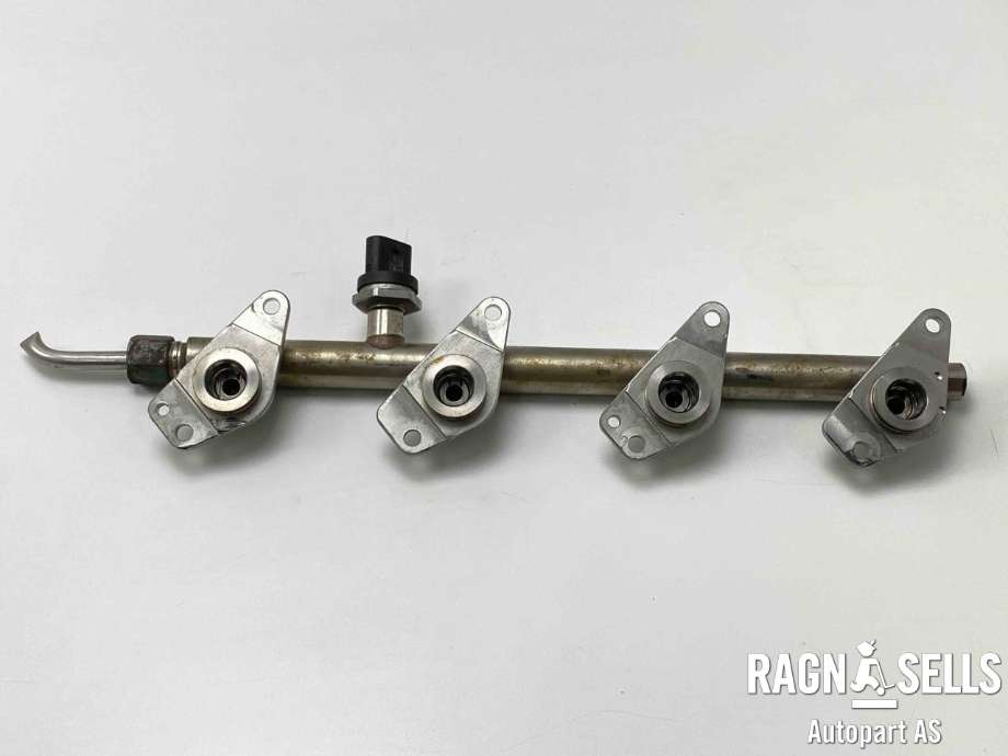 Dyseskinne (fuelrail) til Mercedes CLA 2013-2019 (C117) (C117) (|A2700701095)
