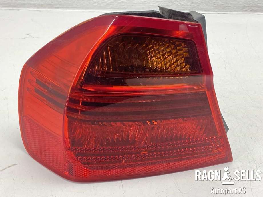 Baklykt venstre ytre til BMW 3-Serie 2005-2011 (E90/E91/E92/E93) (E90/E91/E92/E93) (63 21 6 937 457|)