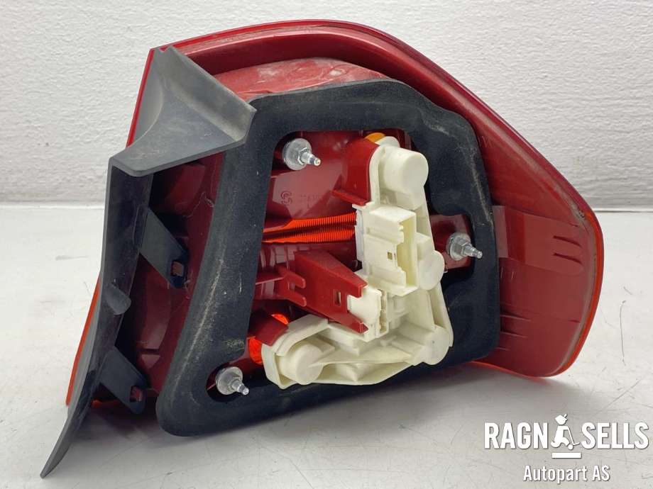 Baklykt venstre ytre til BMW 3-Serie 2005-2011 (E90/E91/E92/E93) (E90/E91/E92/E93) (63 21 6 937 457|)