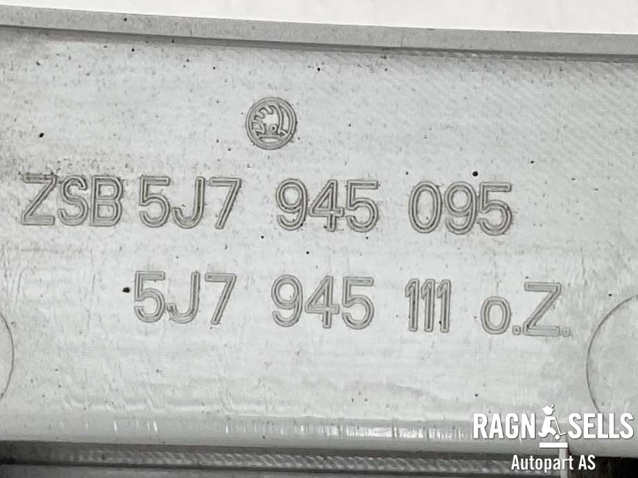 Baklykt venstre til Škoda Roomster 2006-2010 (Fase 1) (5J7945095|5J7945111|)