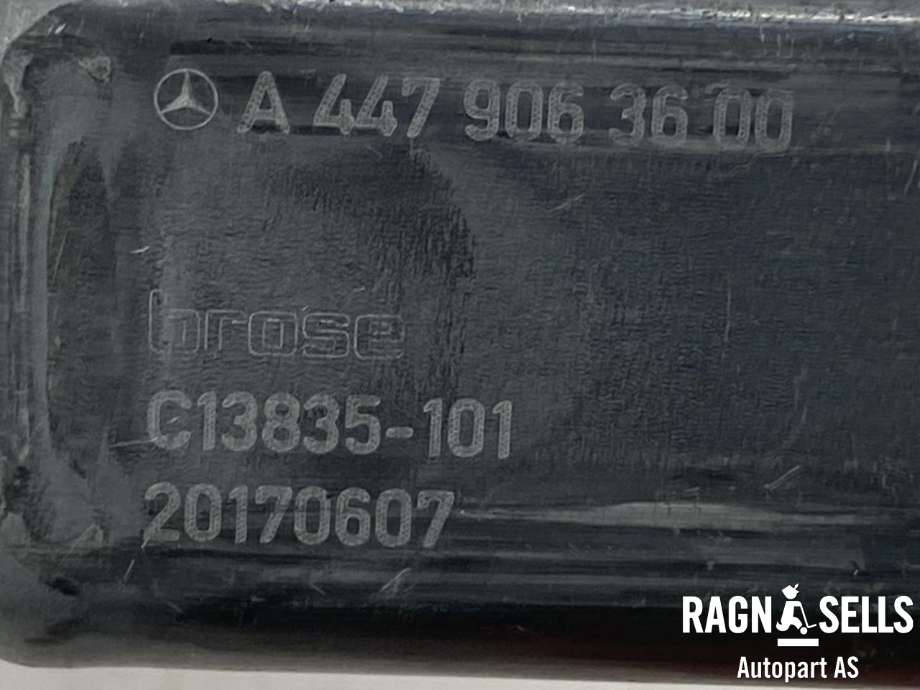 Ruteheis, kun motor, høyre foran til Mercedes Vito 2014-->> (W447) (W447) (A4479063600|)