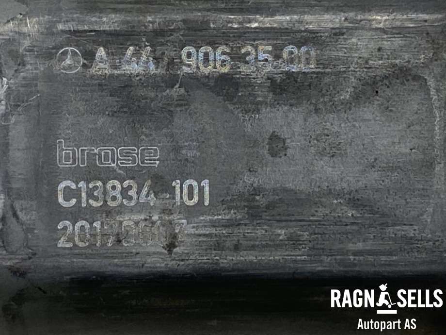 Ruteheis, kun motor, venstre foran til Mercedes Vito 2014-->> (W447) (W447) (A4479063500|)