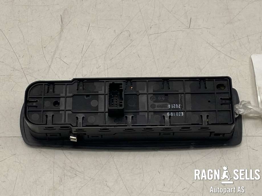 Bryter ruteheis førerdørspanel til Renault Megane 2009-2016 Type III (809610007R|)