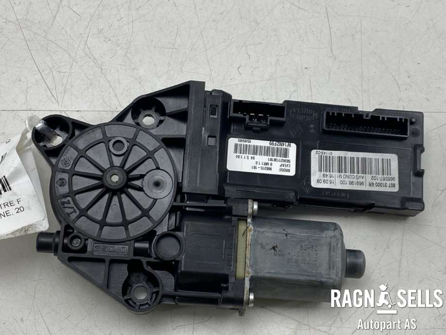 Ruteheis venstre foran til Renault Megane, 2009-2016 Type III (7703008248)