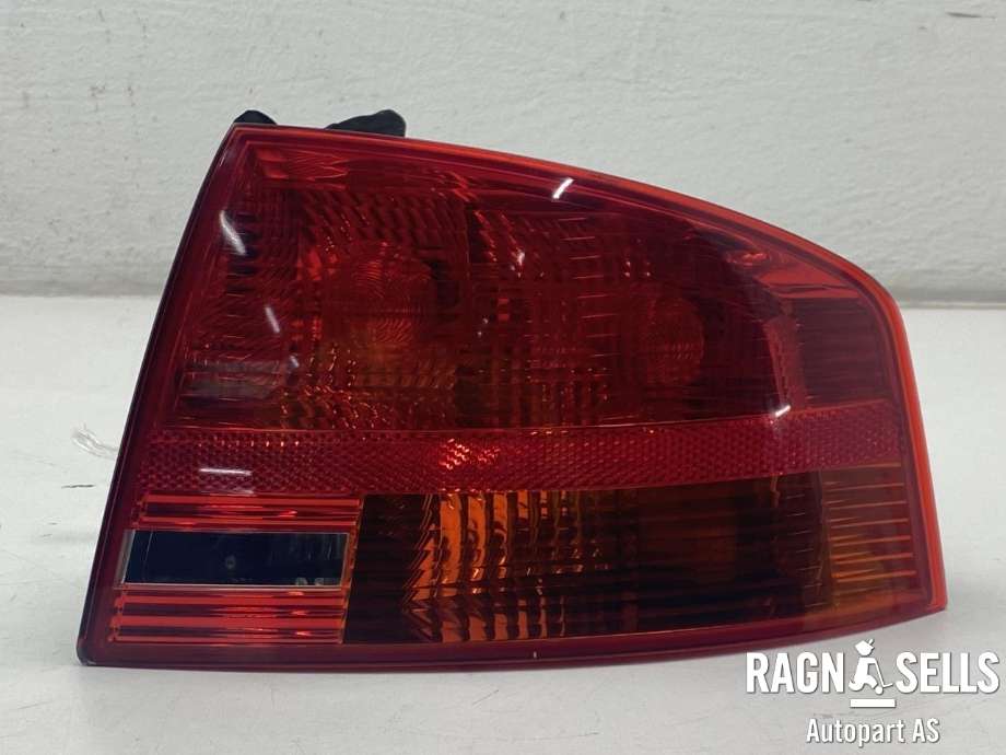 Baklykt høyre ytre til Audi A4, 2004-2008 (Type III) (B7) (B7) (8E5 945 096)