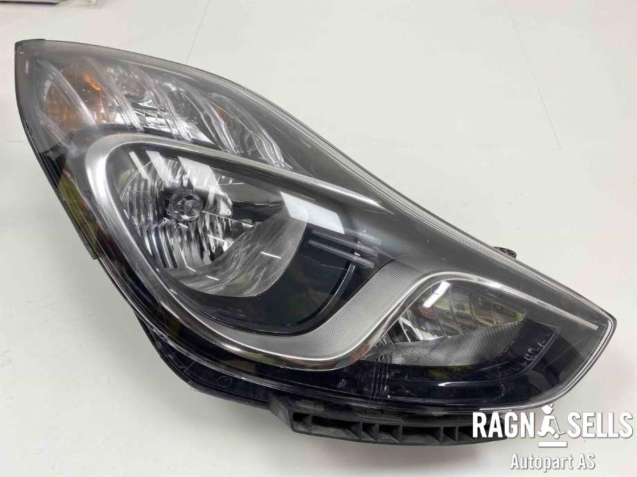 Frontlykt høyre halogen til Hyundai Ix20, 2010-2017  (921021K000)