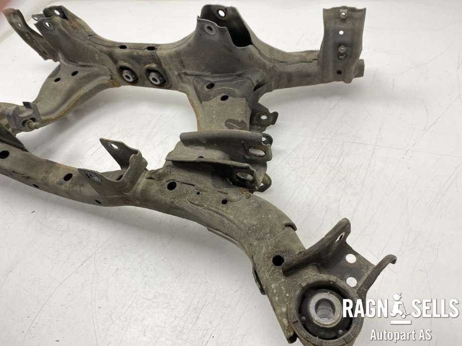 Travers bak til Subaru Outback 2015-2020 (Type V)  (20152AL000|)