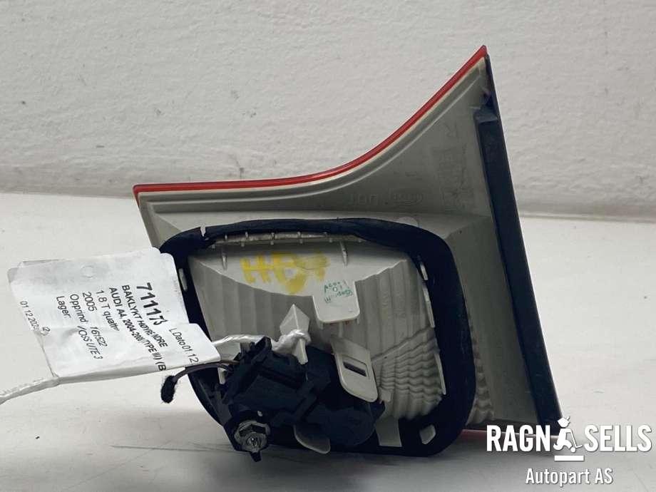 Baklykt høyre indre til Audi A4 2004-2008 (Type III) (B7) (B7) (8E5 945 094 A|)