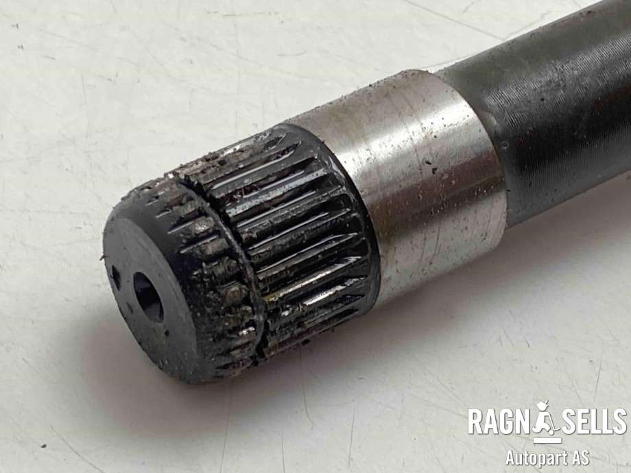 Drivaksel høyre foran, diesel/automat til BMW 5-Serie 2003-2010 (E60/E61) (E60/E61) (31 60 7 570 274|)