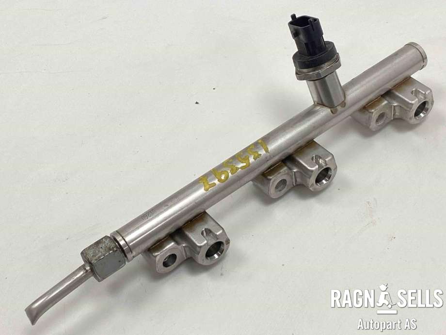 Dyseskinne (fuelrail) til Suzuki Vitara, 2015-->> (Type IV)  (15700-50811)