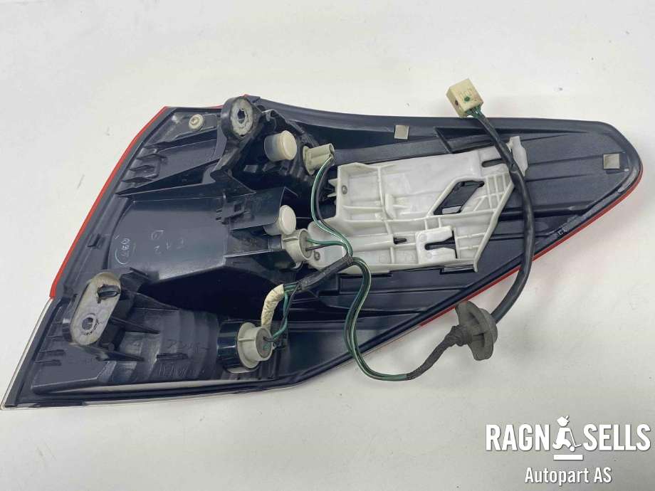 Baklykt venstre ytre til Subaru Legacy 2009-2015  (84912AJ100|)
