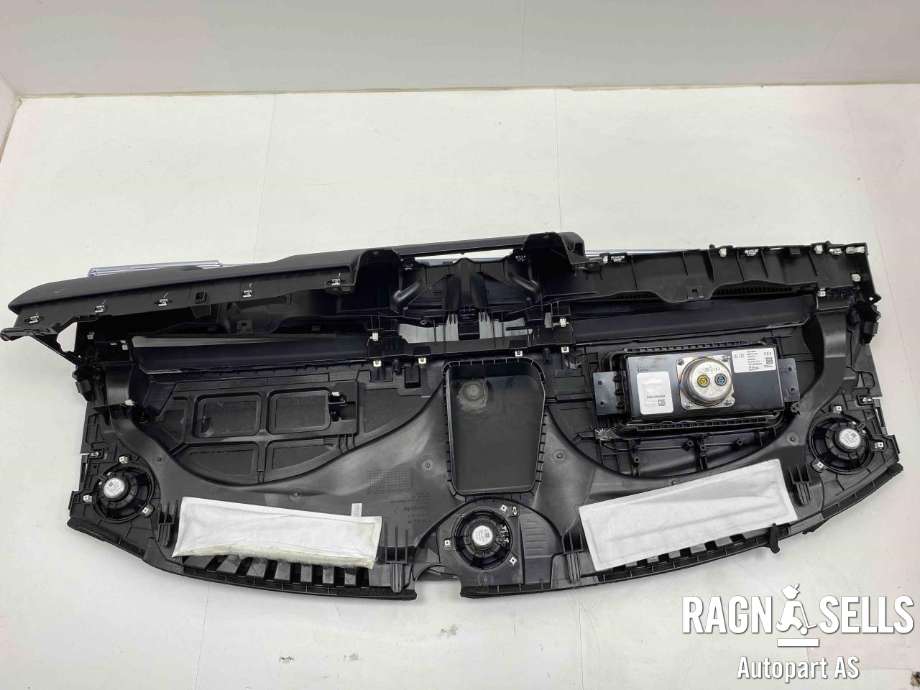 Dashbord til Tesla Model Y 2021-2024 (Type I)  (1641542-00-B|)
