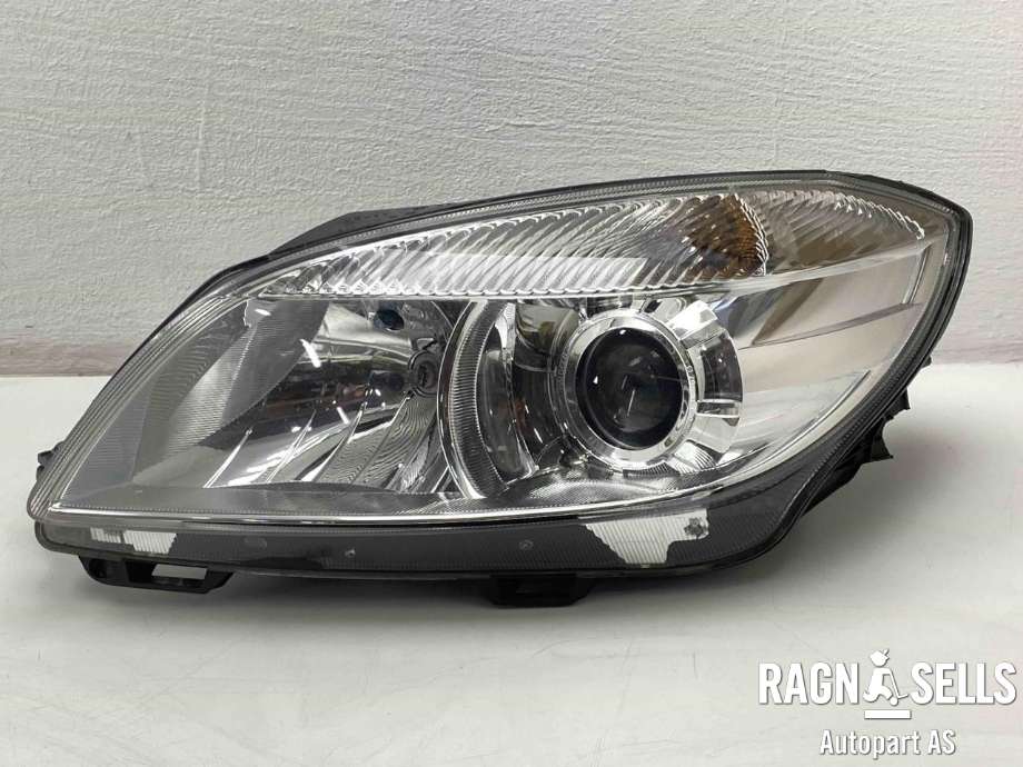 Frontlykt venstre halogen til Škoda Fabia, 2010-2014 (Type II, Fase 2)  (5J1 941 017 D)