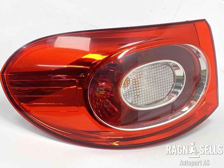 Baklykt venstre ytre til VW Tiguan 2007-2011 (Type I, Fase 1)  (5N0 945 095 H|5N0 945 111 D|)