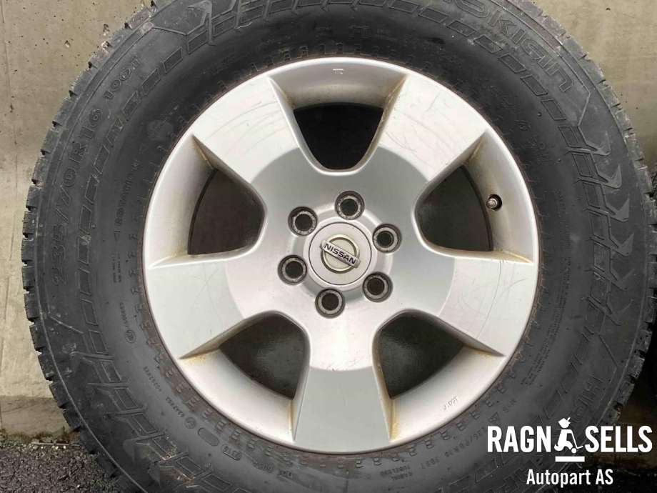 Hjulsett aluminium vinter til Nissan Navara 2005-2010 (Fase 1) (D40) (D40) (NOKIAN HAKKAPELIITTA 7|6X114.3|  NAV 66.1MM ET 45|235/70R16|)