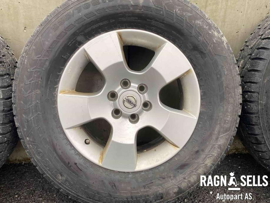 Hjulsett aluminium vinter til Nissan Navara 2005-2010 (Fase 1) (D40) (D40) (NOKIAN HAKKAPELIITTA 7|6X114.3|  NAV 66.1MM ET 45|235/70R16|)