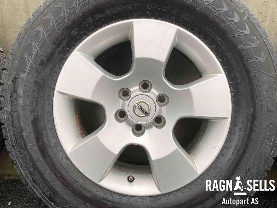 Hjulsett aluminium vinter til Nissan Navara 2005-2010 (Fase 1) (D40) (D40) (NOKIAN HAKKAPELIITTA 7|6X114.3|  NAV 66.1MM ET 45|235/70R16|)