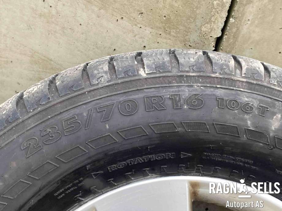 Hjulsett aluminium vinter til Nissan Navara 2005-2010 (Fase 1) (D40) (D40) (NOKIAN HAKKAPELIITTA 7|6X114.3|  NAV 66.1MM ET 45|235/70R16|)