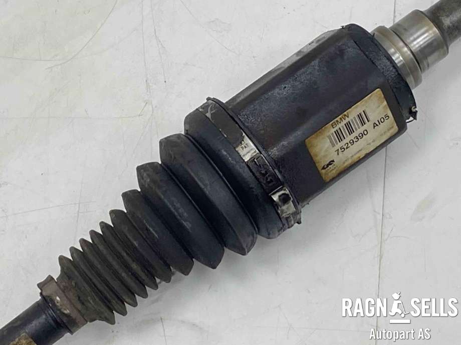 Drivaksel høyre foran, diesel/automat til BMW 5-Serie 2003-2010 (E60/E61) (E60/E61) (31 60 7 570 274|)