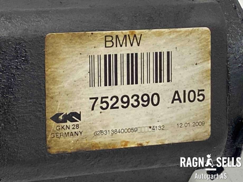Drivaksel høyre foran, diesel/automat til BMW 5-Serie 2003-2010 (E60/E61) (E60/E61) (31 60 7 570 274|)