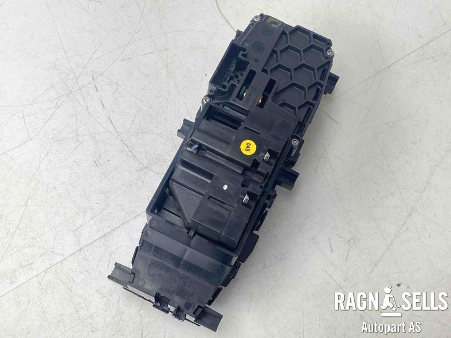 Girstang/girvelger automat til Audi Q4 e-tron 2021-->>  (89A713059C|89A713203C|)