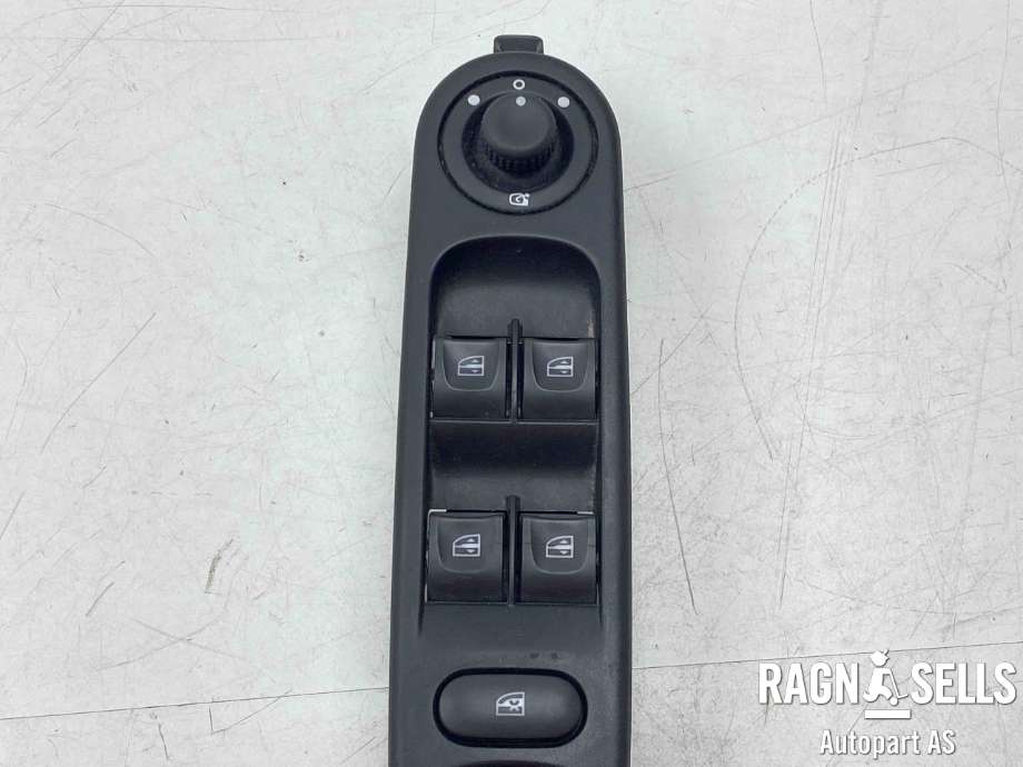 Bryter ruteheis førerdørspanel til Renault Zoe 2013-2019 (Fase 1)  (809518207R|254113300R|254008973R|254292476R|8200676533)